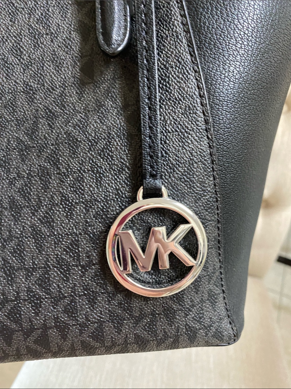 Michael Kors Black MK Logo Tote with Matching Wallet - Picture 2 of 15